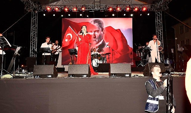 Cumhuriyet In 100 Yili Yonca Lodi Konseri Ile Buyuk Bir Cosku Ile Kutlandi 4894.jpg