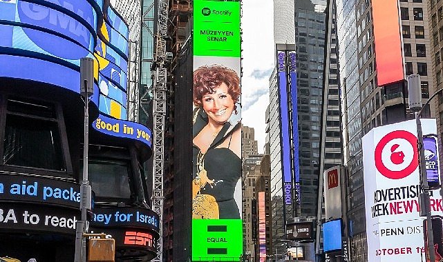 New York Ta Bir Cumhuriyet Divasi Spotify In Equal Turkiye Ekim Ayi Elcisi Muzeyyen Senar New York Times Square De 8951.jpg