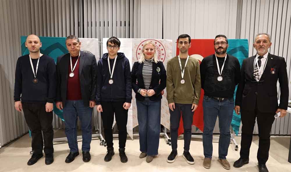 Nilüfer Belediyesi, Dereceye Giren Sporculara Ödüller Verildi: Satrançta Birinci Hasan Atış
