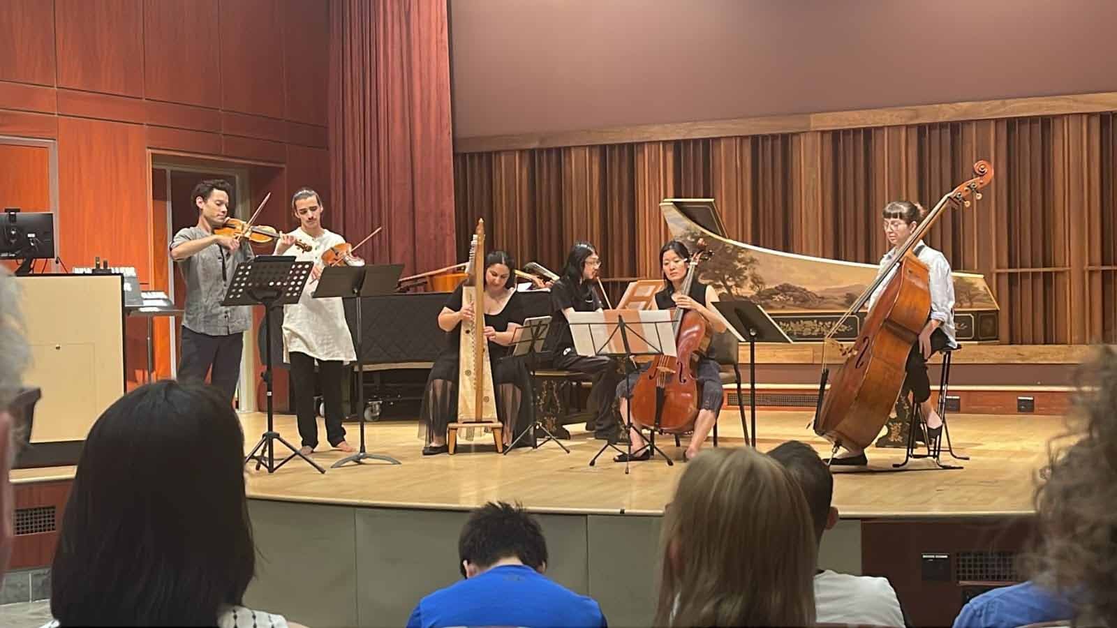 Zeynep Öykü, Türk Arplarıyla Sahne Aldı 'amherst Early Music'