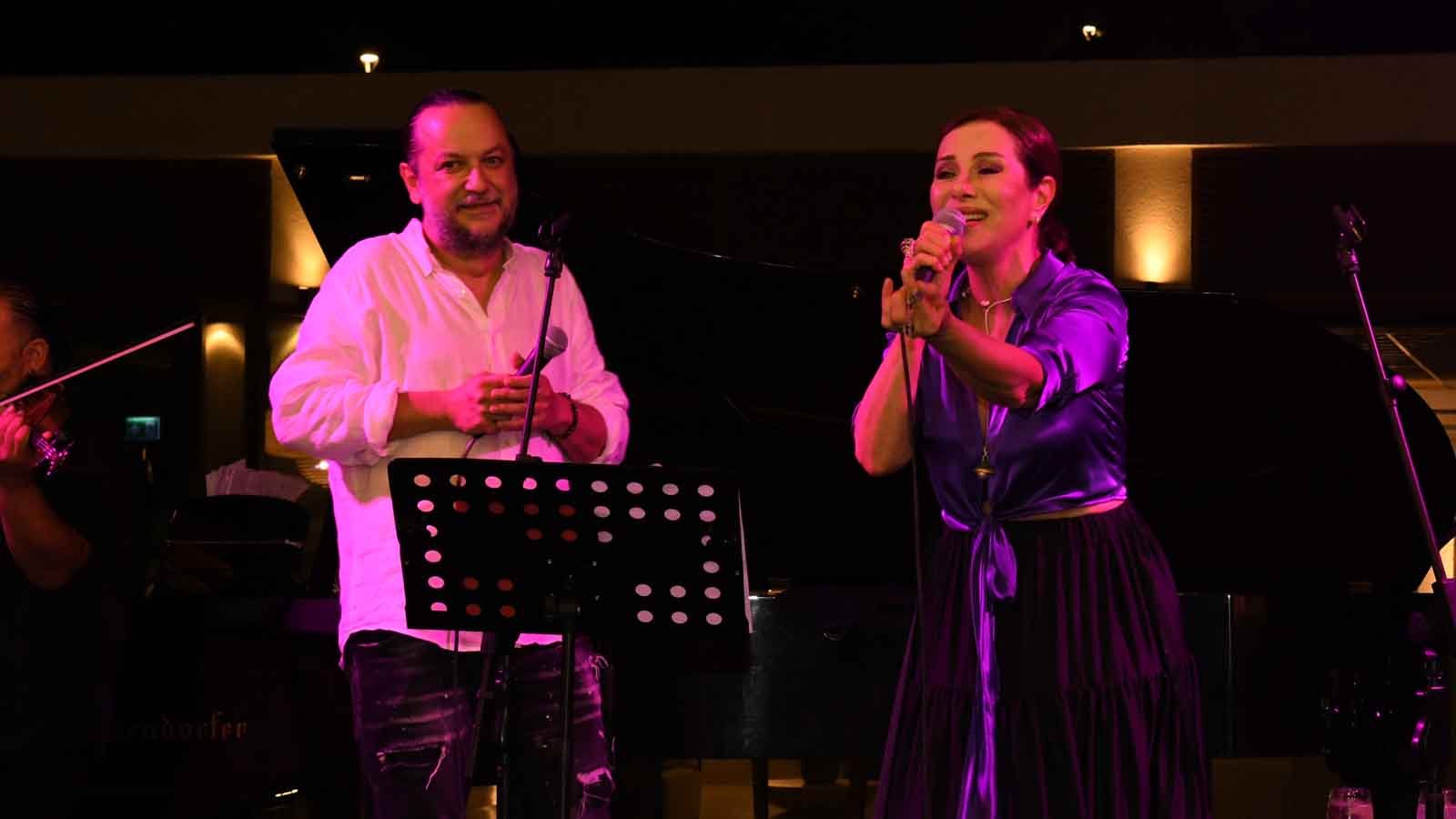 Mavi Arya, Turgutreis’in En Özel Projesi Zuhal Olcay’dan Unutulmaz Performans